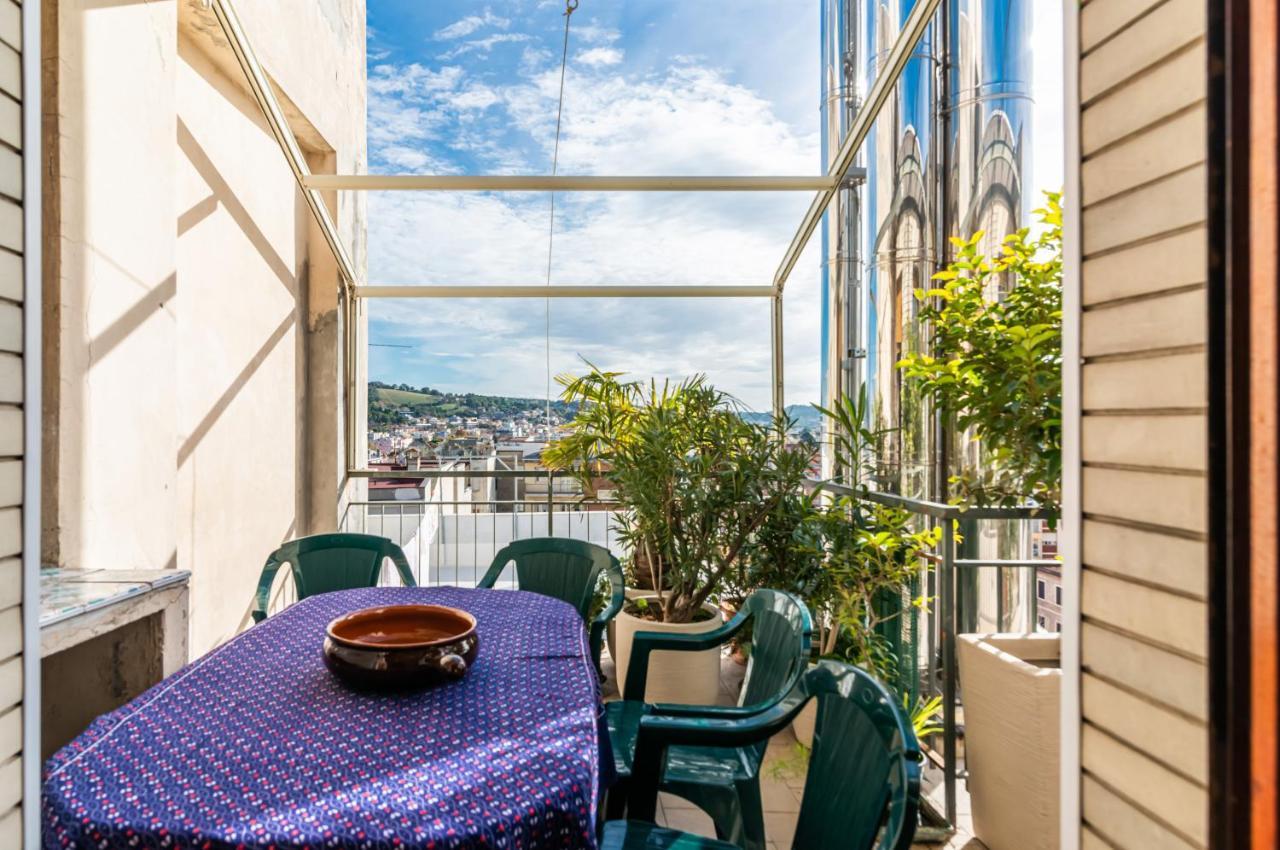 Attico Pisaurum - Central Apartment With Parking! Πέζαρο Εξωτερικό φωτογραφία