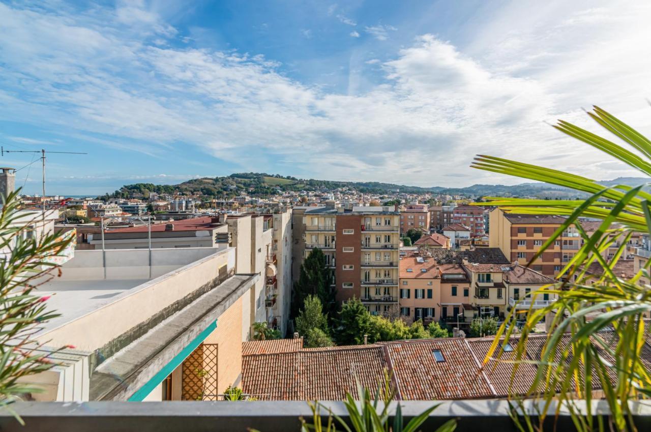 Attico Pisaurum - Central Apartment With Parking! Πέζαρο Εξωτερικό φωτογραφία